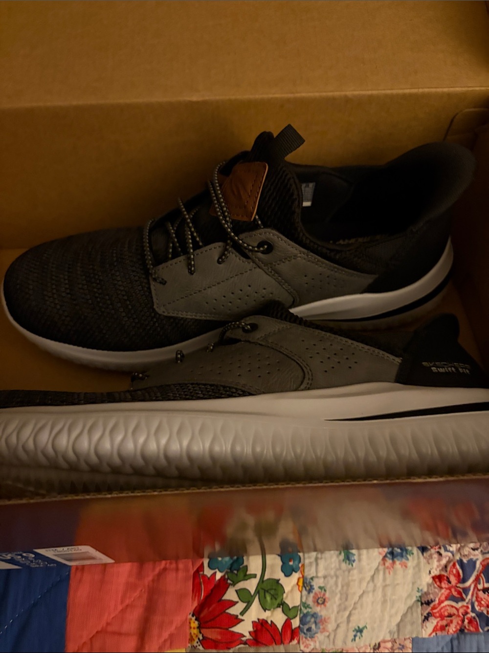 Skechers Men's Black and Gray Lightweight Sneakers